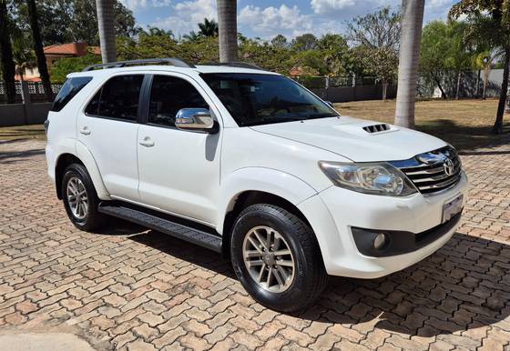 TOYOTA HILUX SW4 3.0 SRV 4X4 16V TURBO INTERCOOLER DIESEL 4P AUTOMÁTICO TOYOTA HILUX SW4 3.0 SRV 4X4 16V TURBO INTERCOOLER DIESEL 4P AUTOMÁTICO